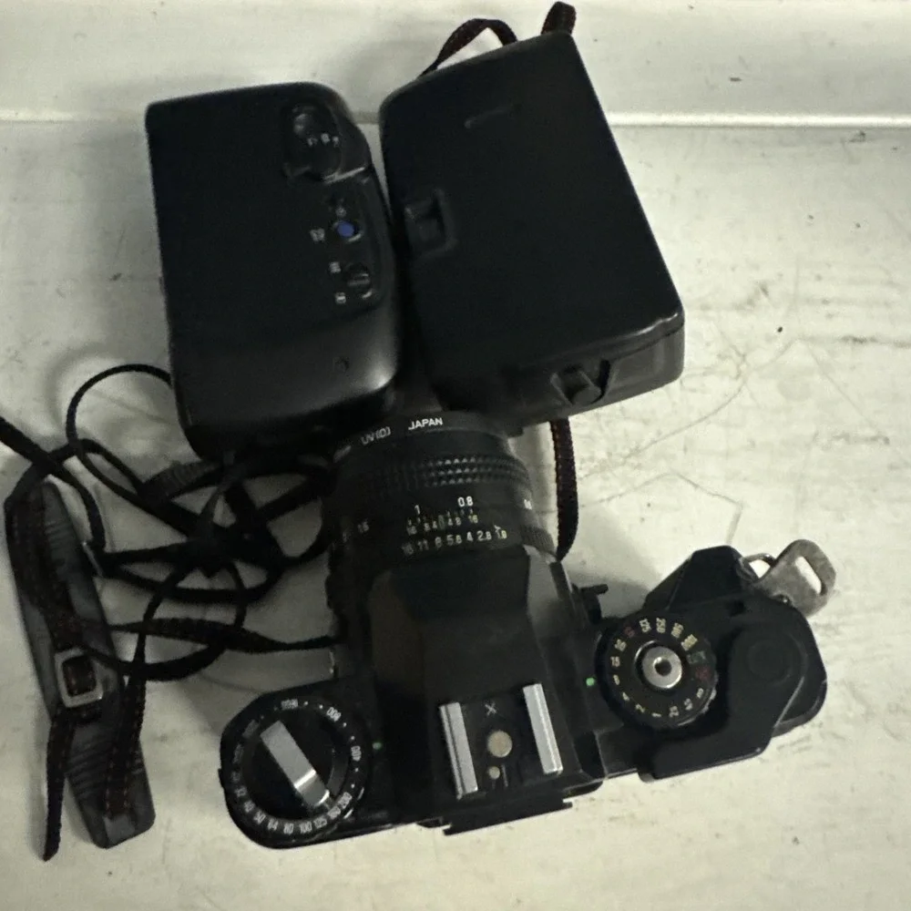 Lot Of 3‎ Cameras Nikon + Yashica + Chinon CM-7 35mm SLR Camera w/Lens Untested